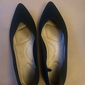 Black Old Navy Pointy Toe Knitted Flats Size 7